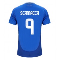 Camisa de Futebol Itália Gianluca Scamacca #9 Equipamento Principal Europeu 2024 Manga Curta